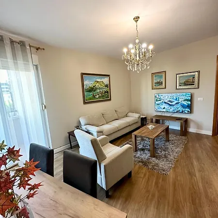 Kk Air Albania-centrally Located Apartment